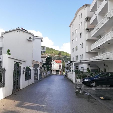 Apartment Azalea Of Budva Ngoại thất bức ảnh