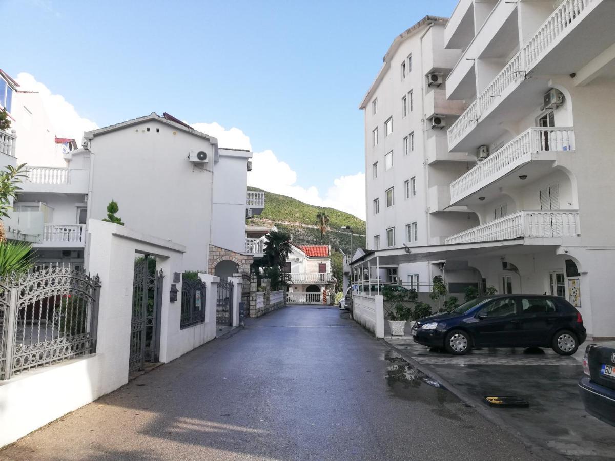 Apartment Azalea Of Budva Ngoại thất bức ảnh